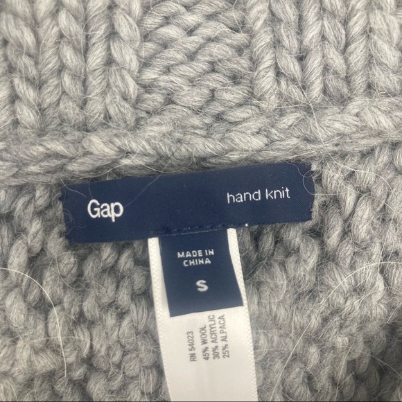 Size small GAP knit short sleeve snap up sweater - Picture 4 of 5